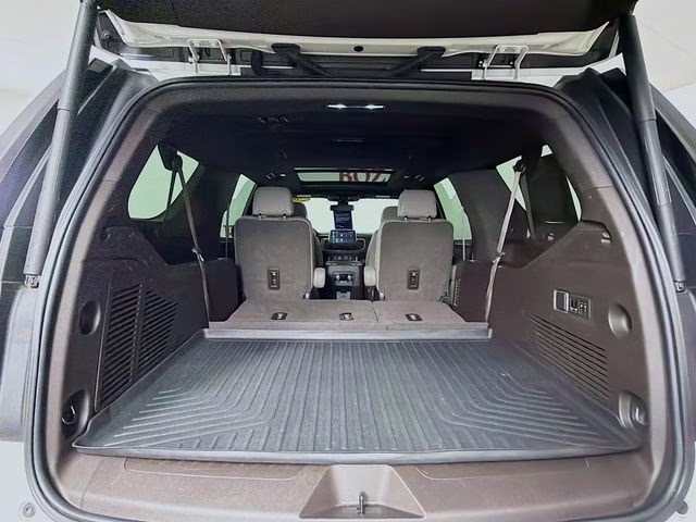 2022 White Frost Tricoat GMC Yukon XL SLT 4X4 SUV