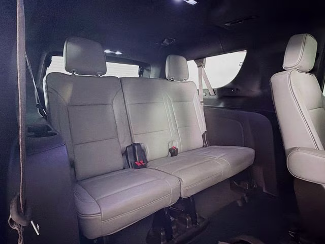2022 White Frost Tricoat GMC Yukon XL SLT 4X4 SUV