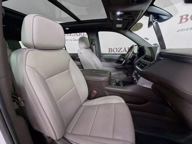 2022 White Frost Tricoat GMC Yukon XL SLT 4X4 SUV