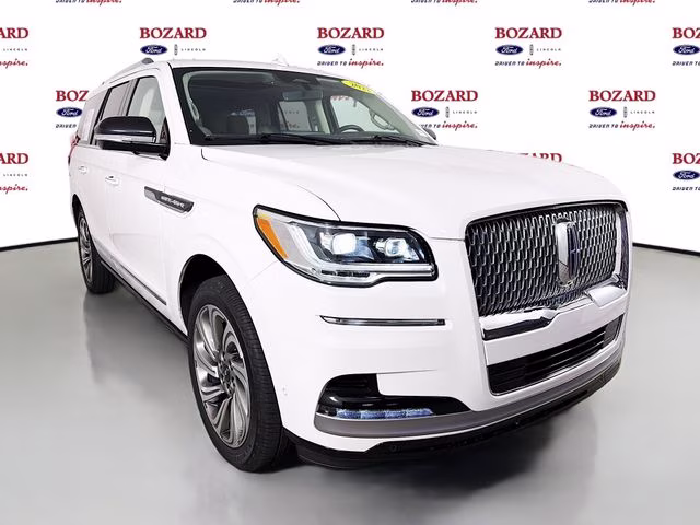 2022 White Metallic Lincoln Navigator Reserve 4X4 SUV