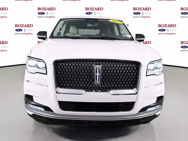 2022 White Metallic Lincoln Navigator Reserve 4X4 SUV