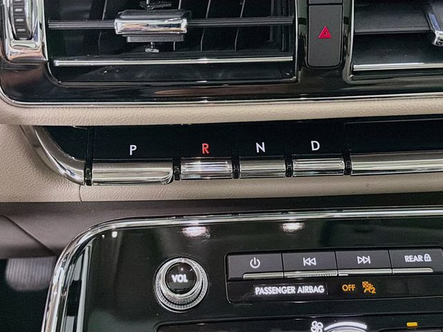 2022 White Metallic Lincoln Navigator Reserve 4X4 SUV