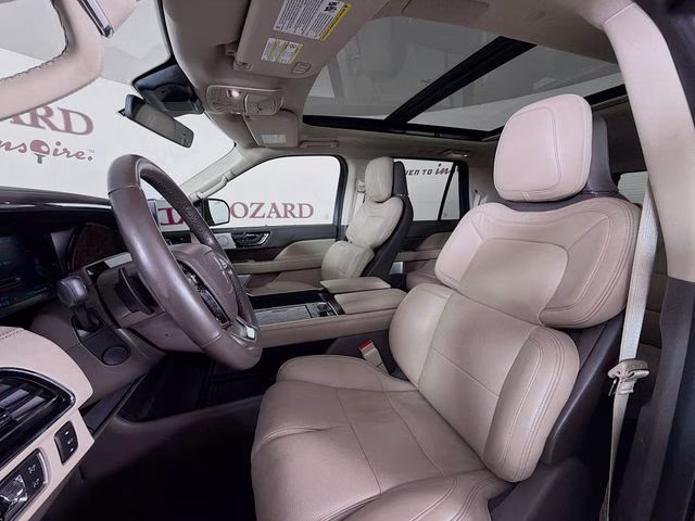2022 White Metallic Lincoln Navigator Reserve 4X4 SUV