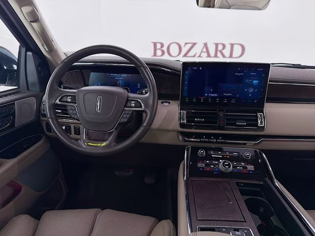 2022 White Metallic Lincoln Navigator Reserve 4X4 SUV