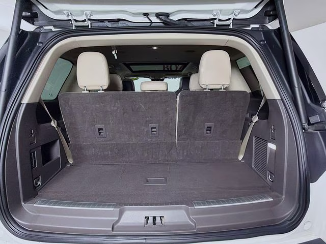2022 White Metallic Lincoln Navigator Reserve 4X4 SUV