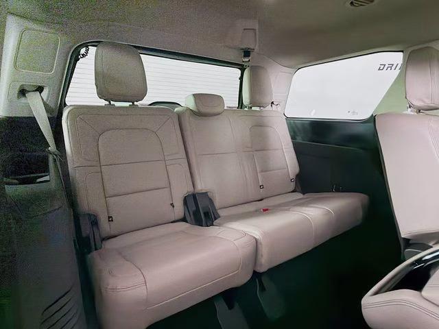 2022 White Metallic Lincoln Navigator Reserve 4X4 SUV