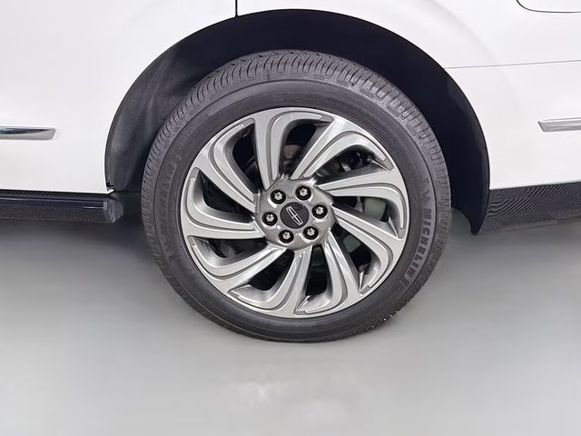 2022 White Metallic Lincoln Navigator Reserve 4X4 SUV