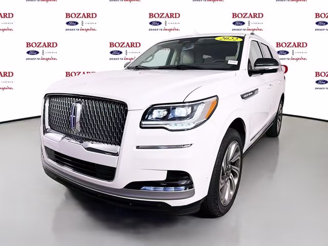2022 White Metallic Lincoln Navigator Reserve 4X4 SUV
