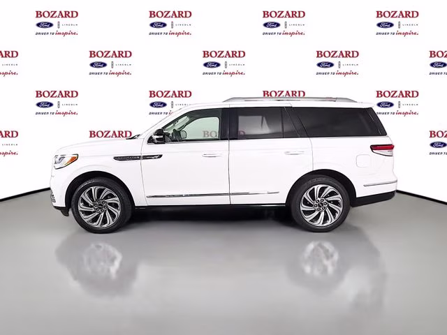 2022 White Metallic Lincoln Navigator Reserve 4X4 SUV