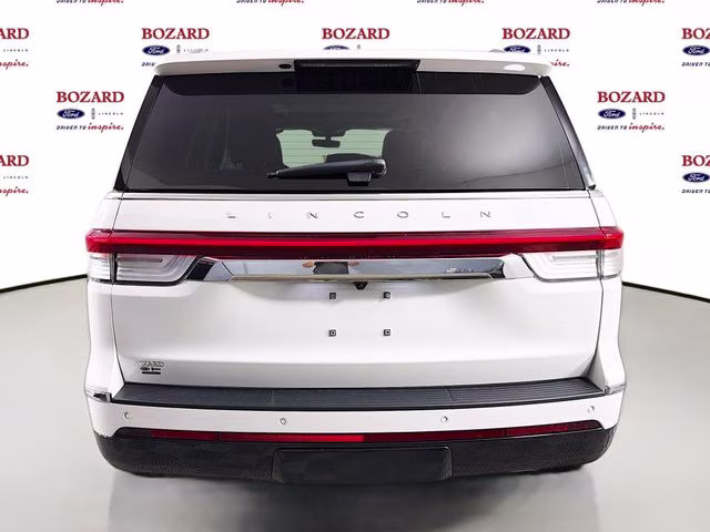 2022 White Metallic Lincoln Navigator Reserve 4X4 SUV