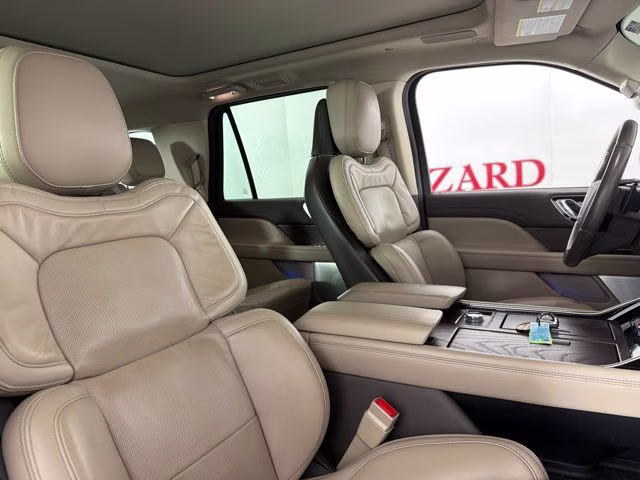 2023 Black Metallic Lincoln Navigator L Reserve 4X4 SUV