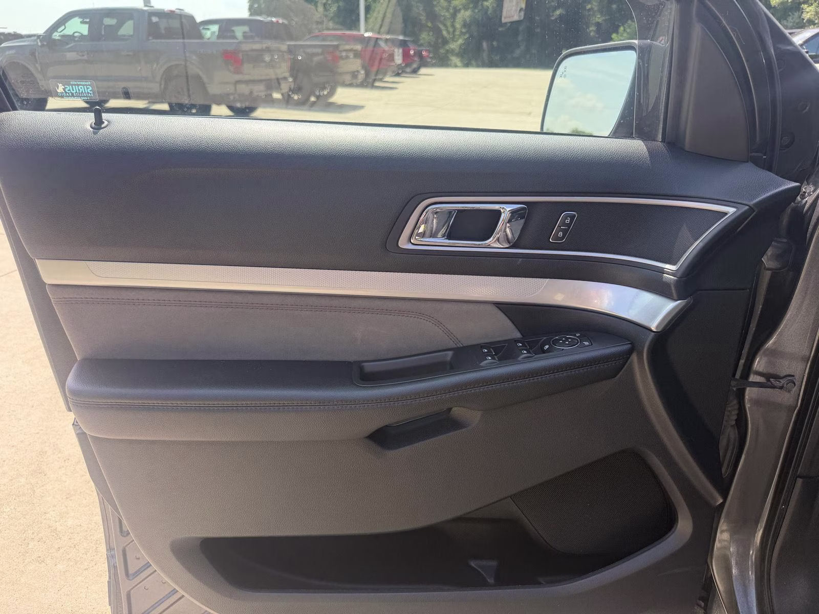 2017 Magnetic Ford Explorer XLT 4X4 SUV