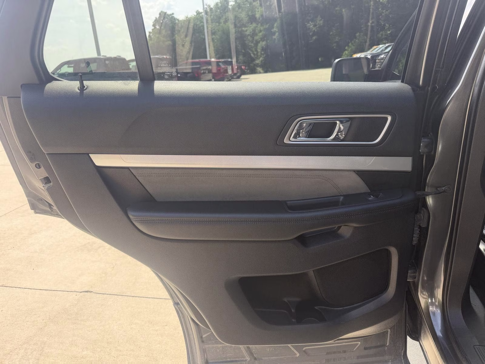 2017 Magnetic Ford Explorer XLT 4X4 SUV