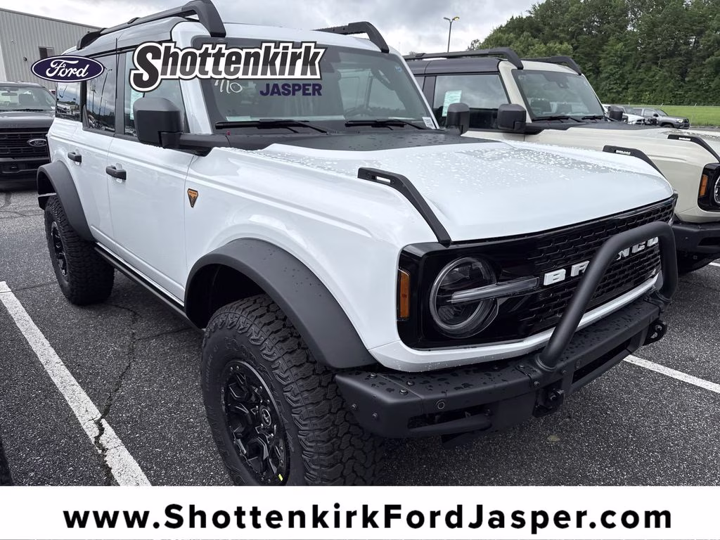 2026 Oxford White Ford Bronco Badlands 4X4 SUV