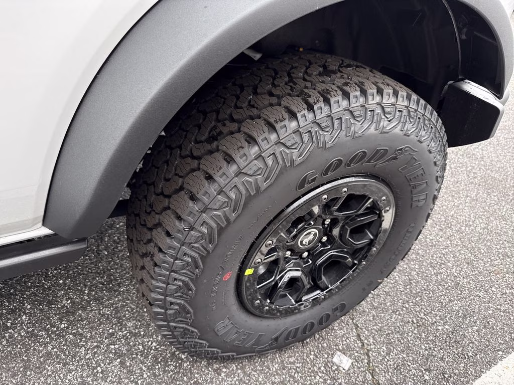 2026 Oxford White Ford Bronco Badlands 4X4 SUV