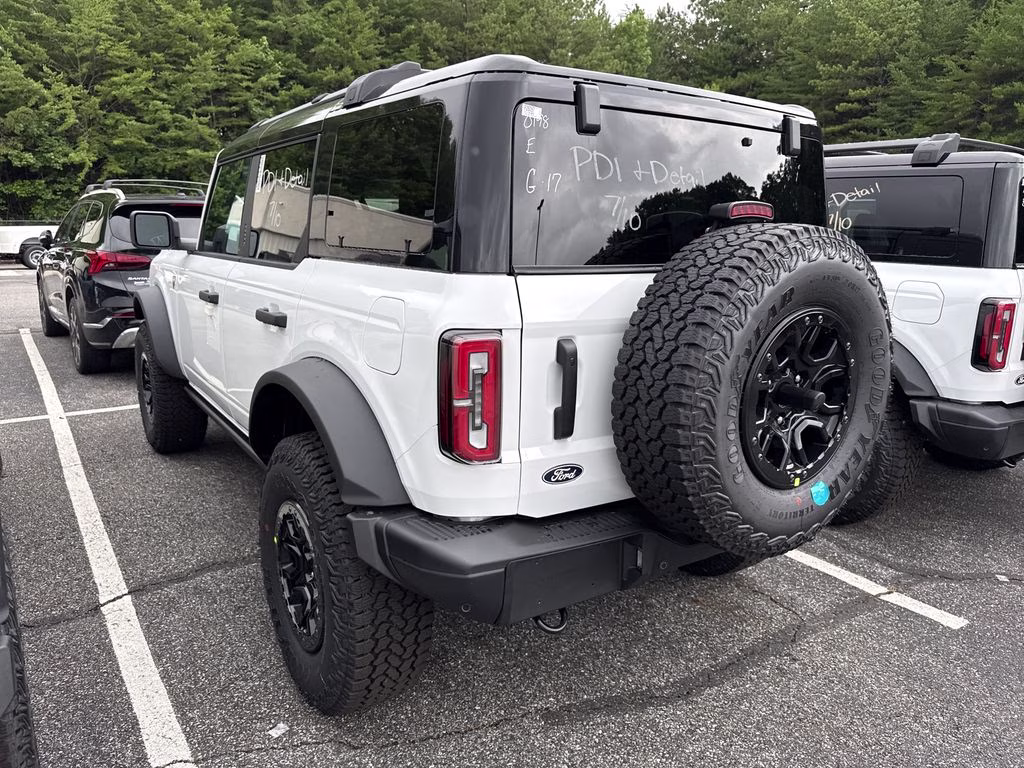 2026 Oxford White Ford Bronco Badlands 4X4 SUV