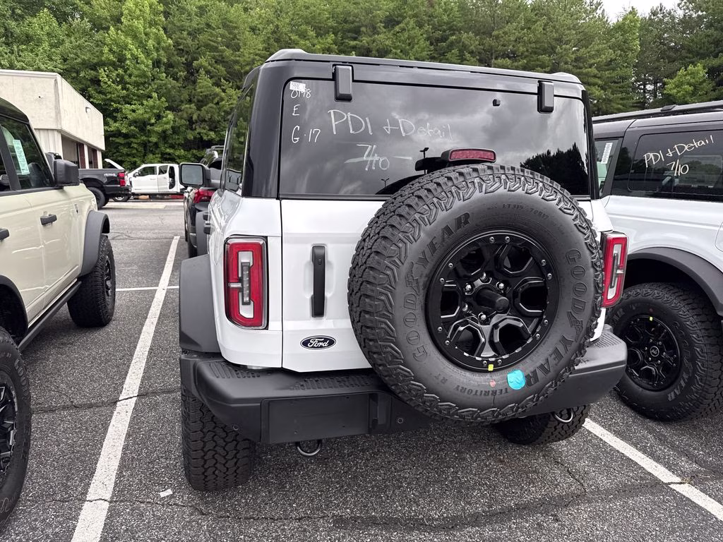 2026 Oxford White Ford Bronco Badlands 4X4 SUV