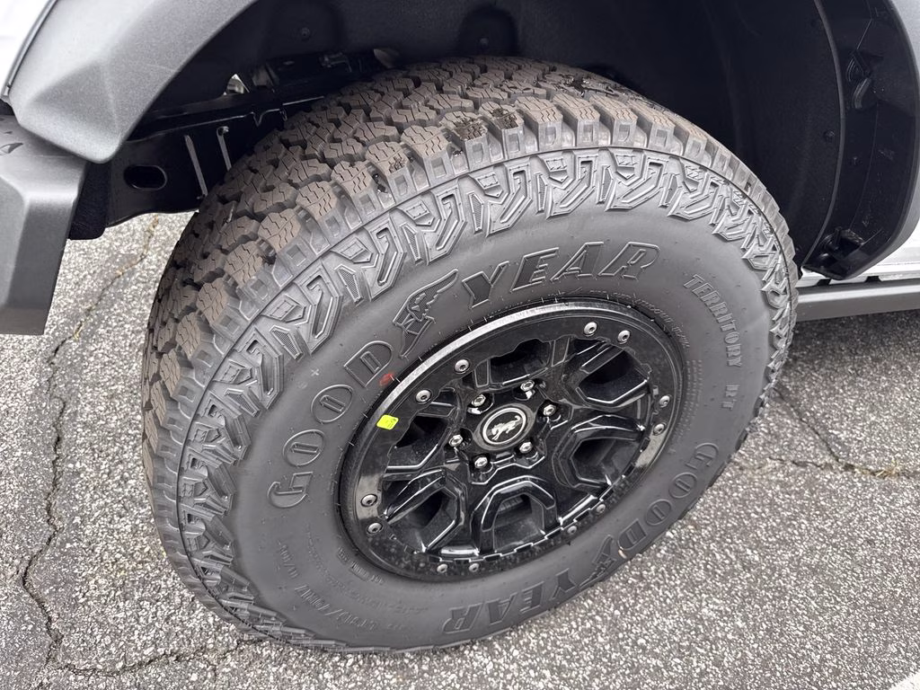 2026 Oxford White Ford Bronco Badlands 4X4 SUV