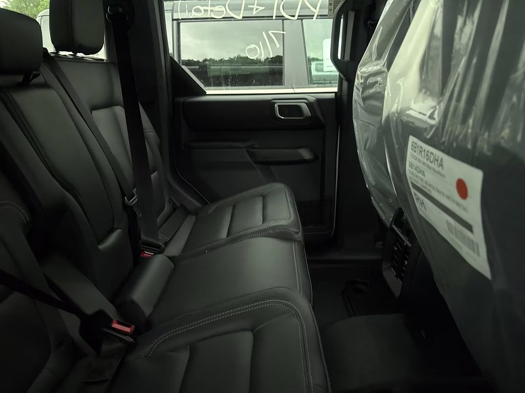 2026 Oxford White Ford Bronco Badlands 4X4 SUV