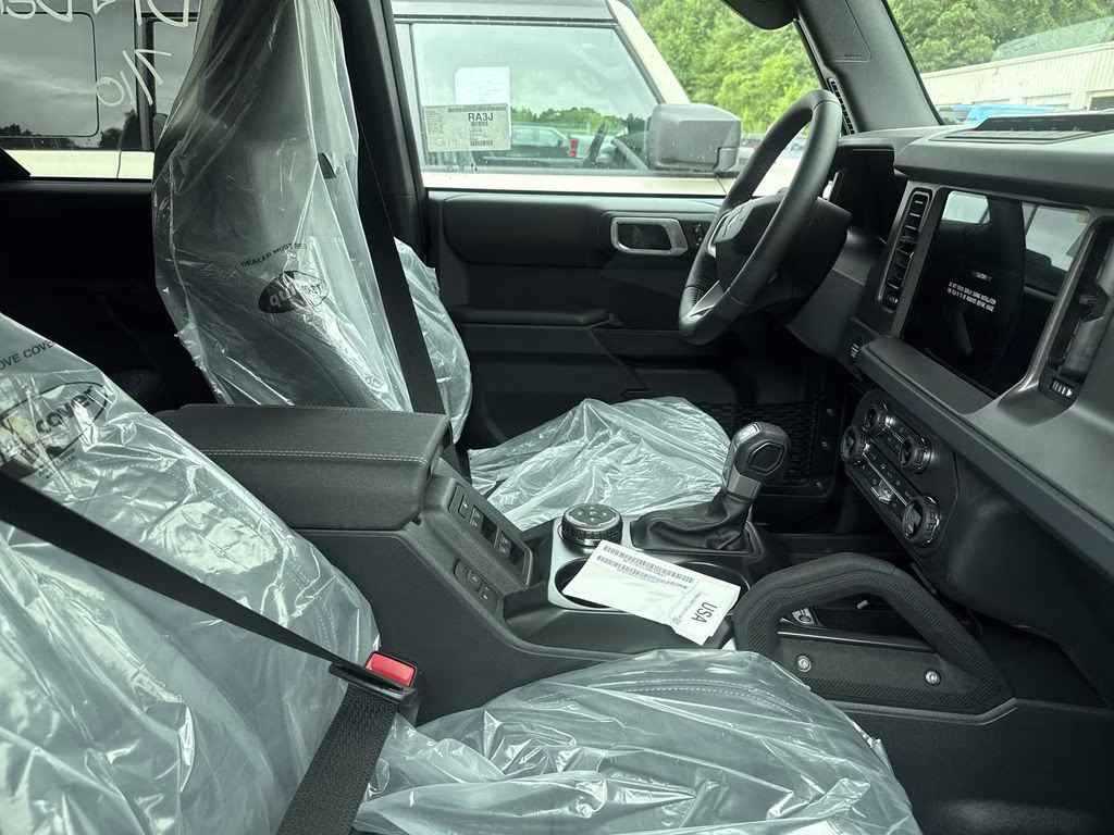 2026 Oxford White Ford Bronco Badlands 4X4 SUV