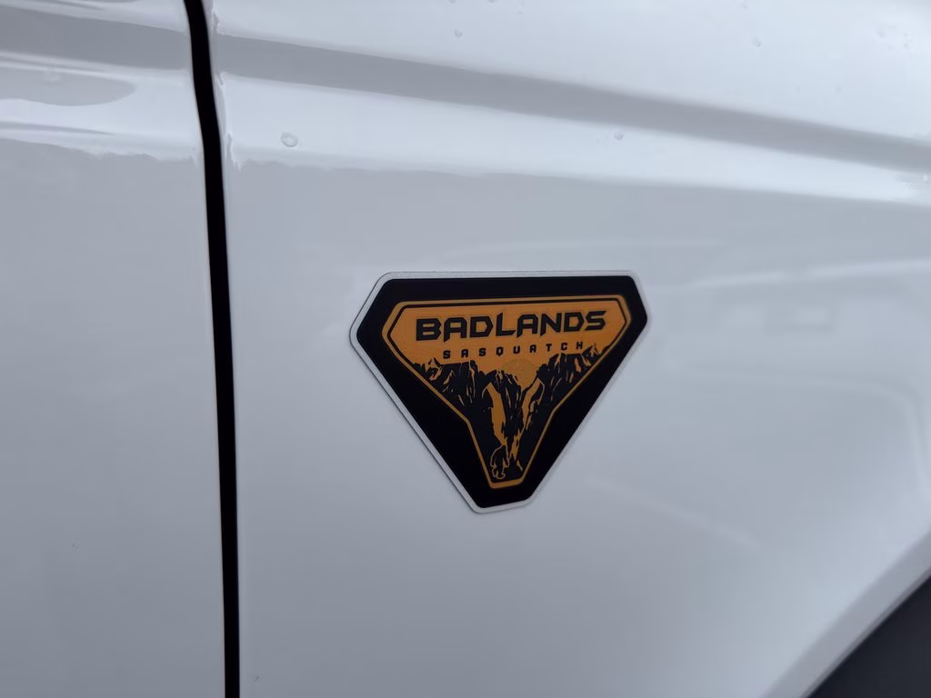 2026 Oxford White Ford Bronco Badlands 4X4 SUV