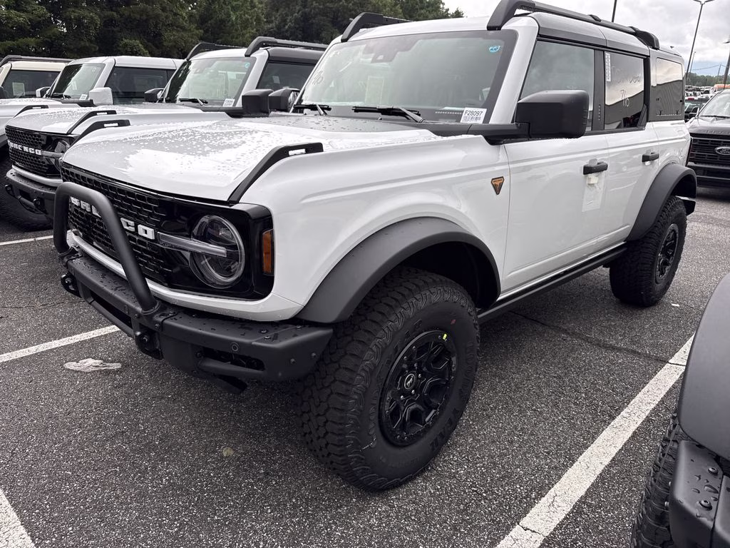 2026 Oxford White Ford Bronco Badlands 4X4 SUV