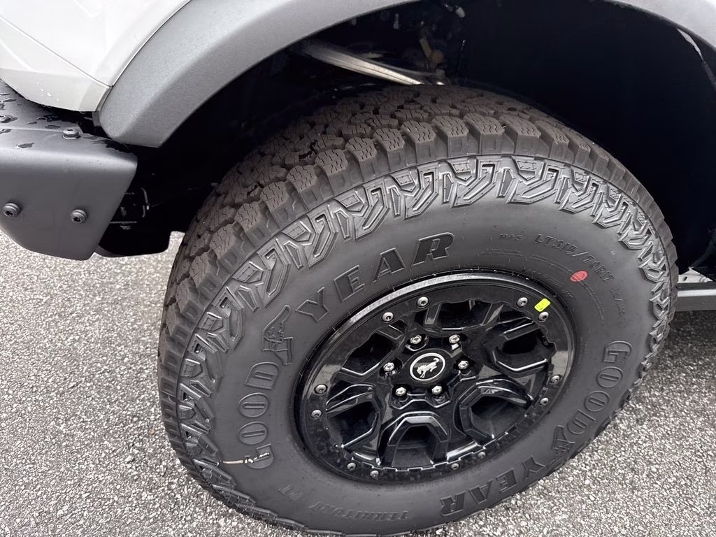 2026 Oxford White Ford Bronco Badlands 4X4 SUV