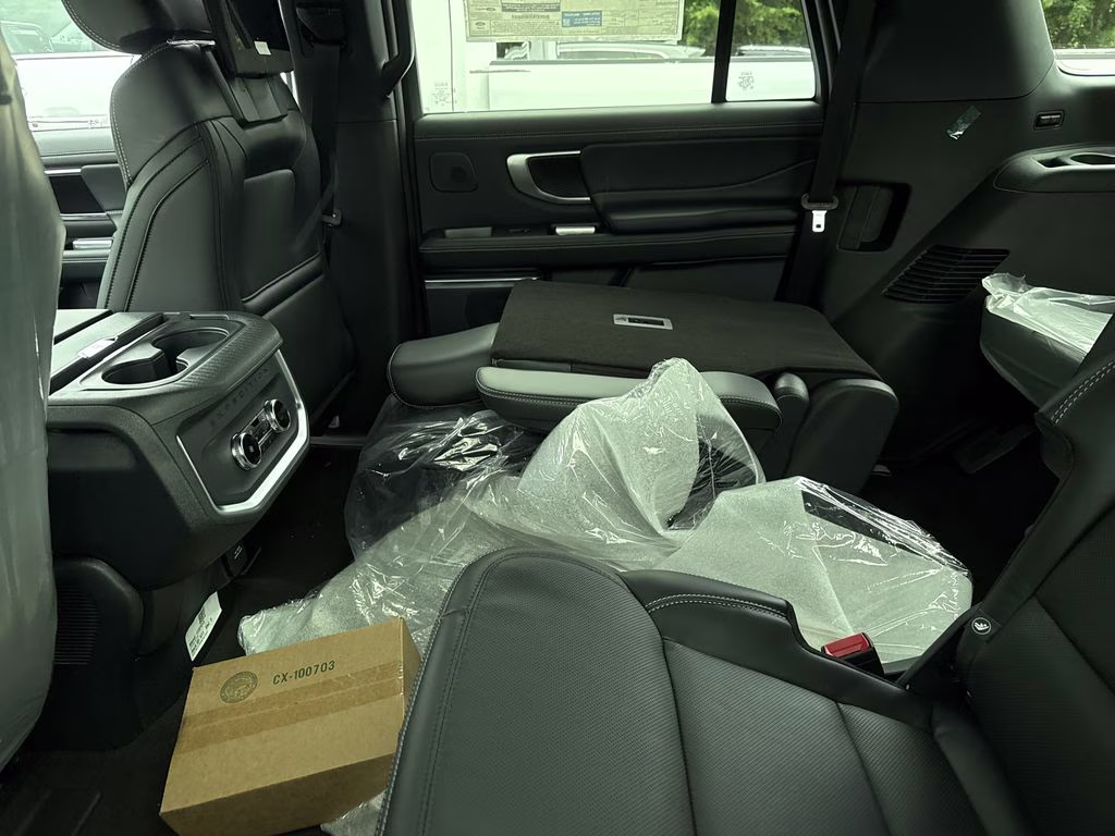 2027 White Metallic Ford Expedition Max Platinum 4X4 SUV