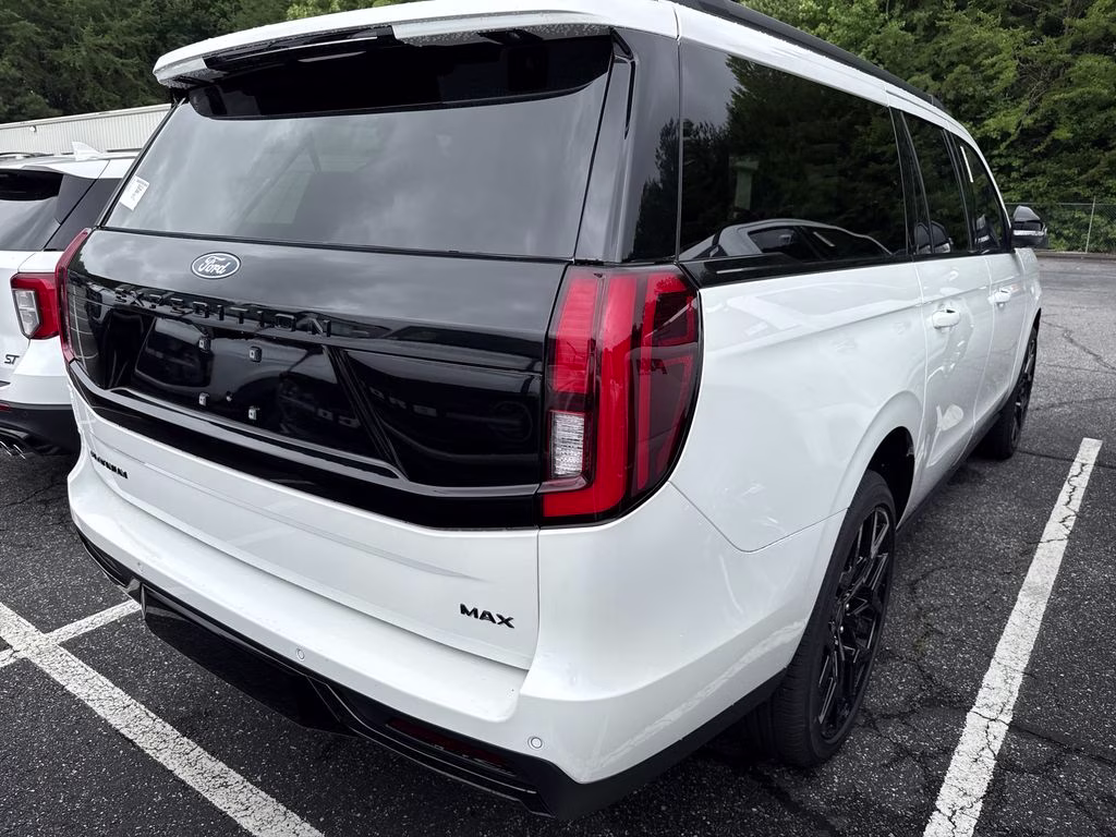 2027 White Metallic Ford Expedition Max Platinum 4X4 SUV