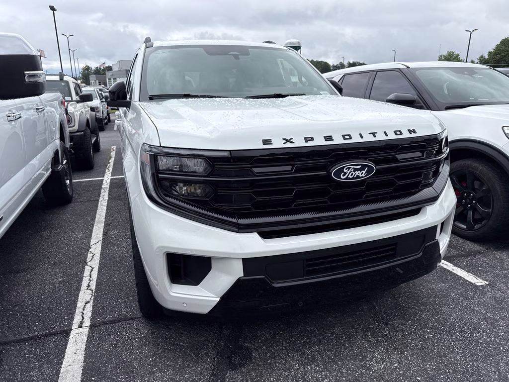 2027 White Metallic Ford Expedition Max Platinum 4X4 SUV
