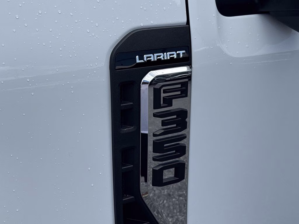 2026 Oxford White Ford Super Duty F-350 SRW Lariat 4X4 Truck
