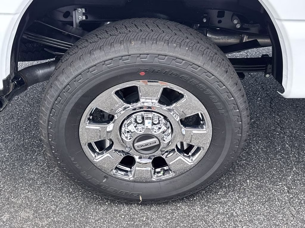 2026 Oxford White Ford Super Duty F-350 SRW Lariat 4X4 Truck