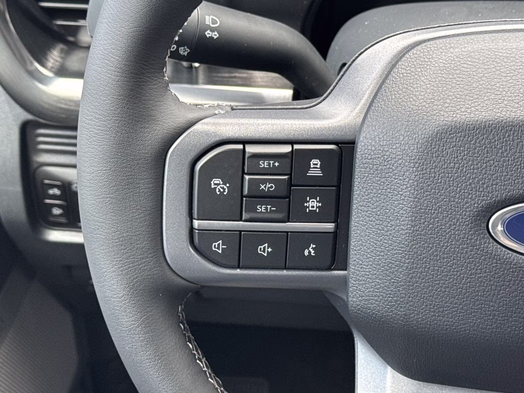 2026 Oxford White Ford Super Duty F-350 SRW Lariat 4X4 Truck