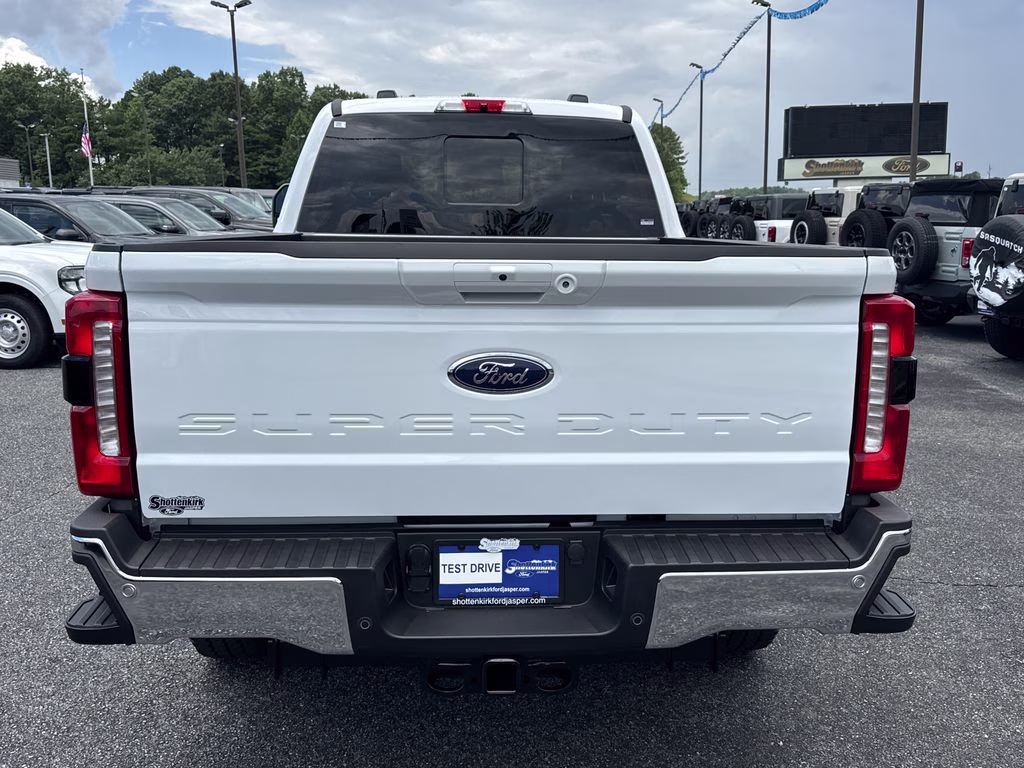 2026 Oxford White Ford Super Duty F-350 SRW Lariat 4X4 Truck