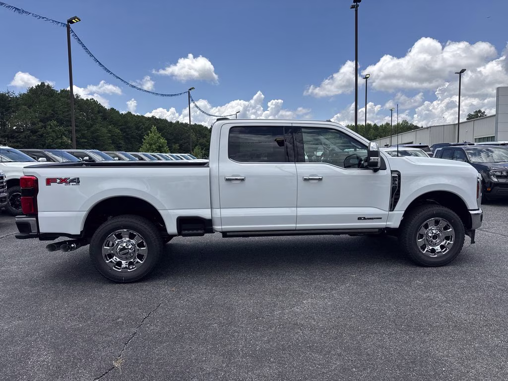 2026 Oxford White Ford Super Duty F-350 SRW Lariat 4X4 Truck