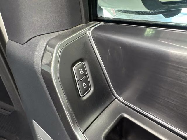 2023 Star White Metallic Tri-Coat Ford F-150 Lariat 4X4 Truck