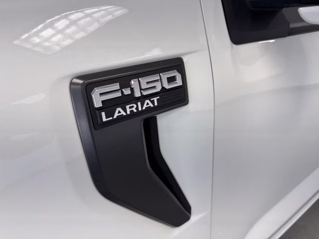 2023 Star White Metallic Tri-Coat Ford F-150 Lariat 4X4 Truck