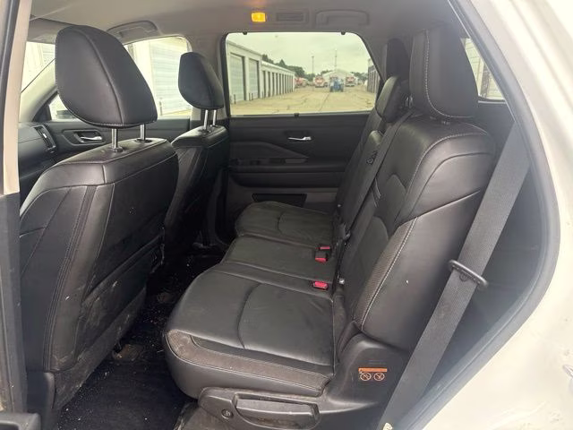 2023 Pearl White Tricoat Nissan Pathfinder SL 4X4 SUV