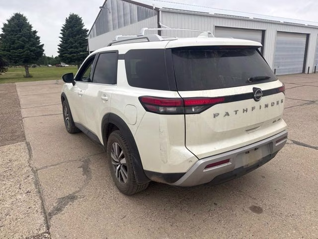 2023 Pearl White Tricoat Nissan Pathfinder SL 4X4 SUV