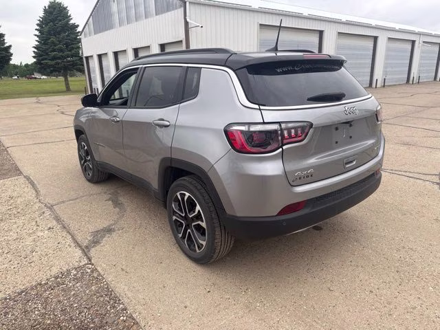 2023 Billet Silver Metallic Clearcoat Jeep Compass Limited 4X4 SUV
