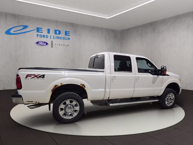2016 White Platinum Metallic Tri-Coat Ford Super Duty F-350 SRW Lariat 4X4 Truck