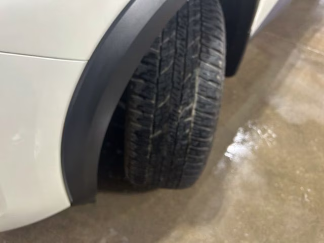 2023 Pearl White Tricoat Nissan Pathfinder SL 4X4 SUV