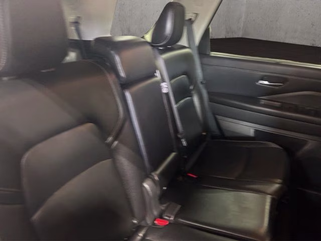 2023 Pearl White Tricoat Nissan Pathfinder SL 4X4 SUV