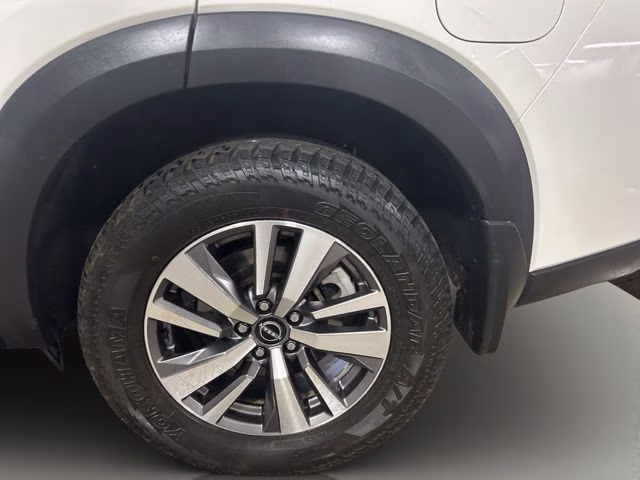 2023 Pearl White Tricoat Nissan Pathfinder SL 4X4 SUV