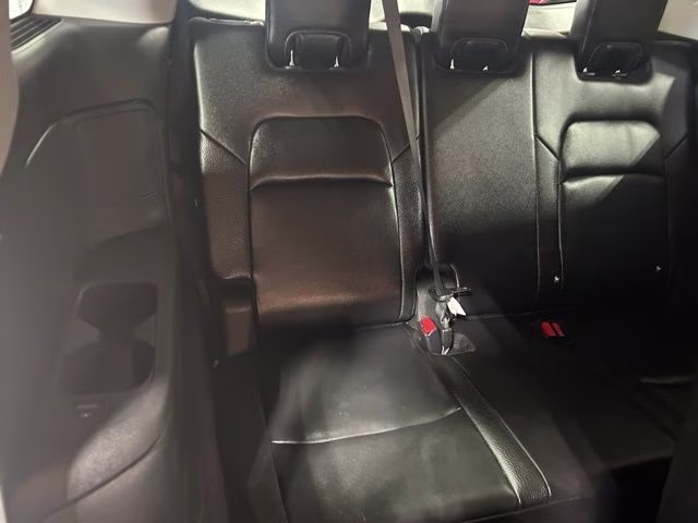 2023 Pearl White Tricoat Nissan Pathfinder SL 4X4 SUV