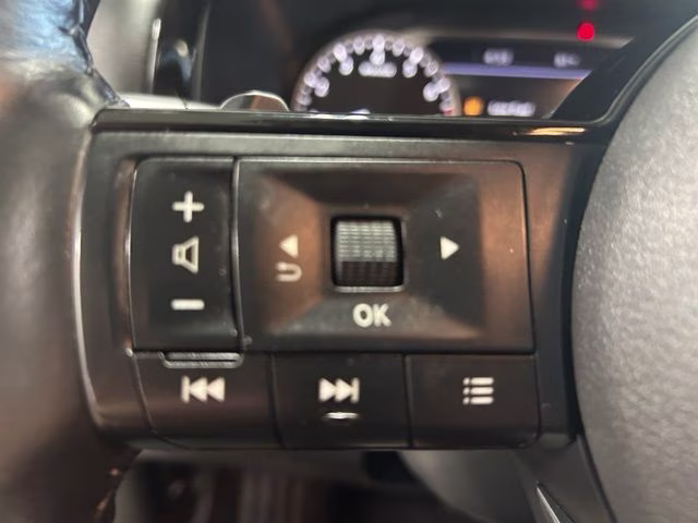 2023 Pearl White Tricoat Nissan Pathfinder SL 4X4 SUV