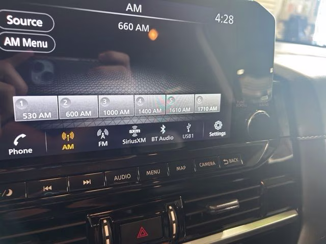 2023 Pearl White Tricoat Nissan Pathfinder SL 4X4 SUV