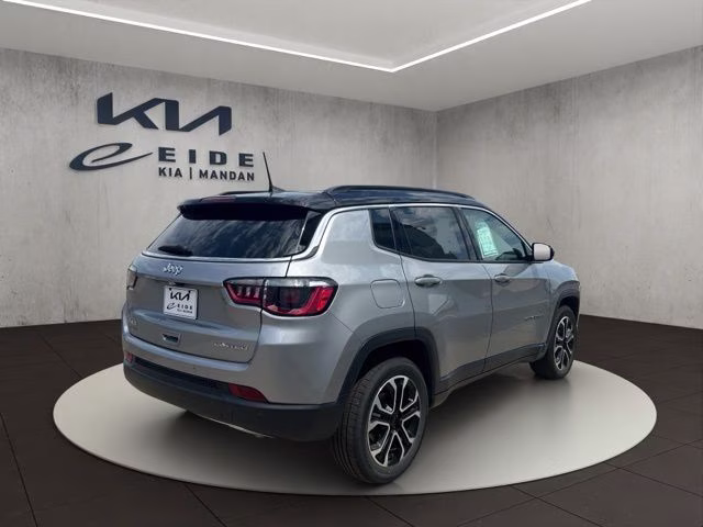 2023 Billet Silver Metallic Clearcoat Jeep Compass Limited 4X4 SUV