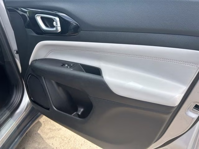 2023 Billet Silver Metallic Clearcoat Jeep Compass Limited 4X4 SUV