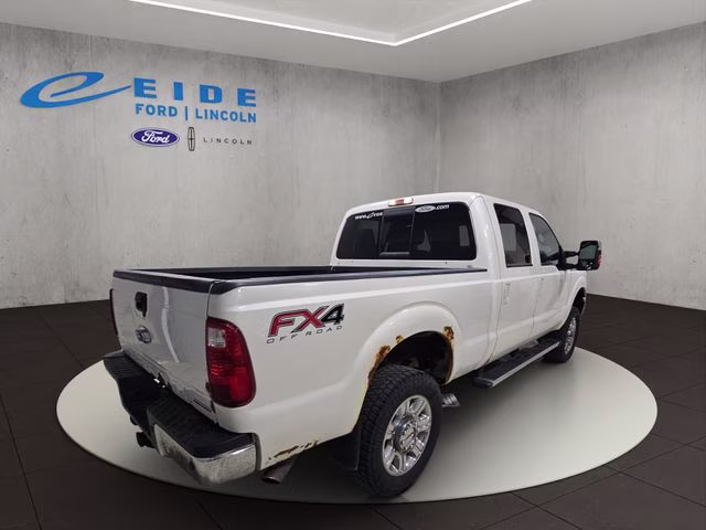 2016 White Platinum Metallic Tri-Coat Ford Super Duty F-350 SRW Lariat 4X4 Truck